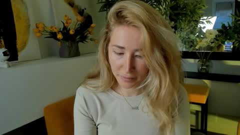 astramonroe online show from October 2025 07:50:01 AM