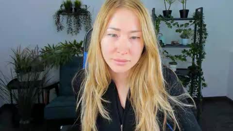 astramonroe online show from January 2026 03:27:01 PM
