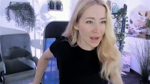 Snapshot of astramonroe chatting on June 2026 07:47:02 AM astramonroe online show from June 2026 07:47:02 AM