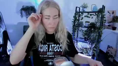 Snapshot of astramonroe chatting on June 2026 10:18:02 AM astramonroe online show from June 2026 10:18:02 AM