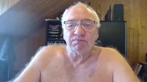 Snapshot of asusandy chatting on May 2026 08:20:01 AM asusandy online show from May 2026 08:20:01 AM
