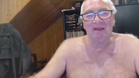 Snapshot of asusandy chatting on May 2026 12:18:01 AM asusandy online show from May 2026 12:18:01 AM