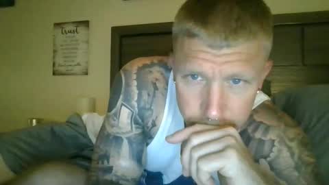 Snapshot of athletic_skater779 chatting on May 2026 04:43:01 AM AthleticWhiteboy777 online show from May 2026 04:43:01 AM