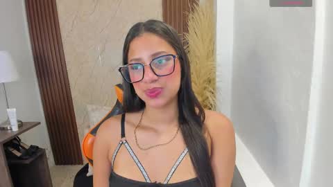 Atiena online show from May 2026 06:15:02 PM
