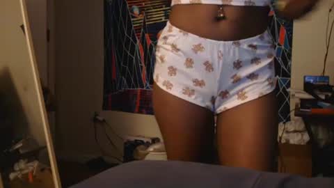 Snapshot of atirahcali chatting on October 2025 09:45:02 PM AtirahCali online show from October 2025 09:45:02 PM
