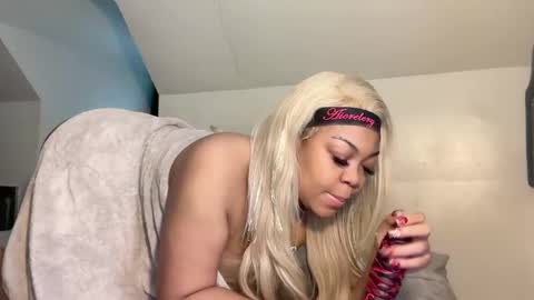 Snapshot of aunyxxx chatting on February 2025 05:01:02 PM aunyxxx online show from February 2025 05:01:02 PM