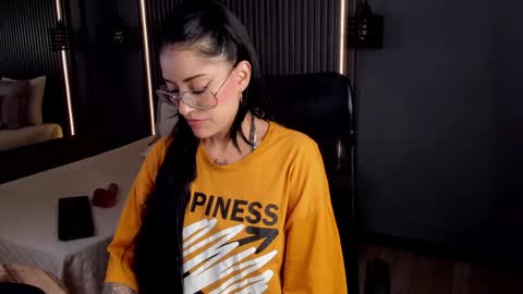 Aura online show from January 2025 04:02:02 PM