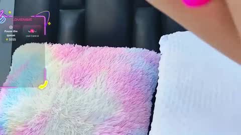 Aura online show from November 2025 07:13:02 PM