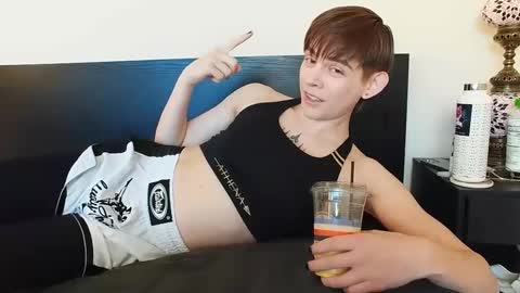 Aurora online show from March 2025 05:18:01 PM