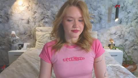 Snapshot of aurora_golden chatting on May 2026 01:13:02 AM Kate online show from May 2026 01:13:02 AM