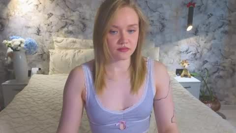 Snapshot of aurora_golden chatting on May 2026 12:45:02 PM Kate online show from May 2026 12:45:02 PM