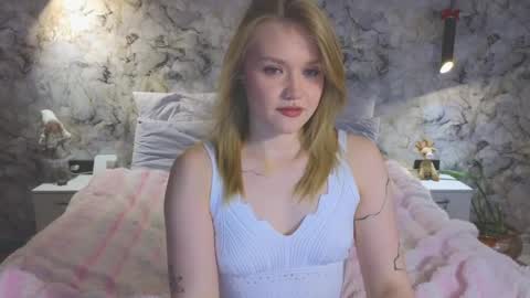 Snapshot of aurora_golden chatting on May 2026 01:20:02 PM Kate online show from May 2026 01:20:02 PM