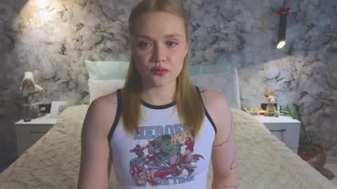Snapshot of aurora_golden chatting on June 2026 12:29:01 PM Kate online show from June 2026 12:29:01 PM