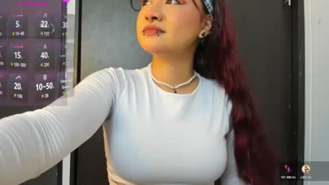 Snapshot of aurora_johnson_ chatting on July 2026 06:11:02 AM A U R O R A online show from July 2026 06:11:02 AM