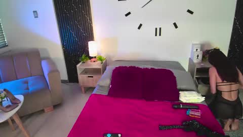 Snapshot of aurora_petitee chatting on May 2026 12:42:01 PM Aurora online show from May 2026 12:42:01 PM