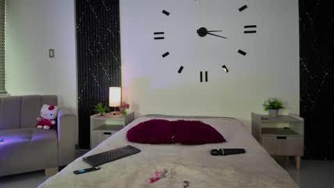 Snapshot of aurora_petitee chatting on June 2026 01:27:01 PM Aurora online show from June 2026 01:27:01 PM