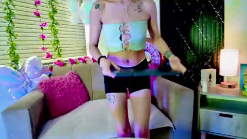 Snapshot of aurora_petitee chatting on June 2026 01:36:01 PM Aurora online show from June 2026 01:36:01 PM