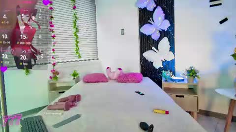 Snapshot of aurora_petitee chatting on June 2026 01:43:01 PM Aurora online show from June 2026 01:43:01 PM
