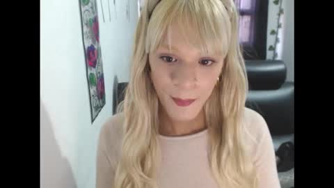 AURORA online show from November 2025 06:52:01 PM