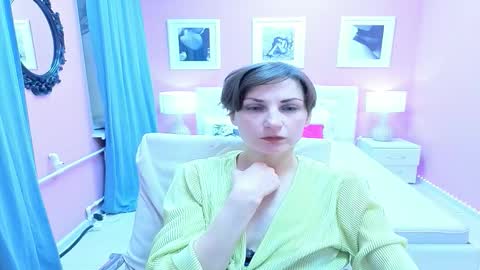 Aurora online show from December 2025 04:01:02 PM