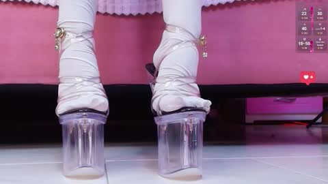 Aurora online show from December 2025 01:48:01 PM