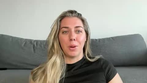 aussielulu online show from April 2026 12:52:01 AM