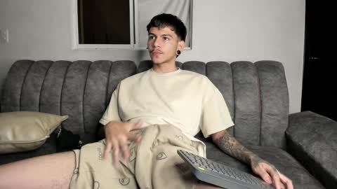 Snapshot of austin_falcon chatting on December 2024 08:37:01 PM Austin online show from December 2024 08:37:01 PM