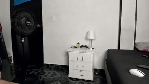 Snapshot of austin_falcon chatting on February 2025 09:14:01 PM Austin online show from February 2025 09:14:01 PM