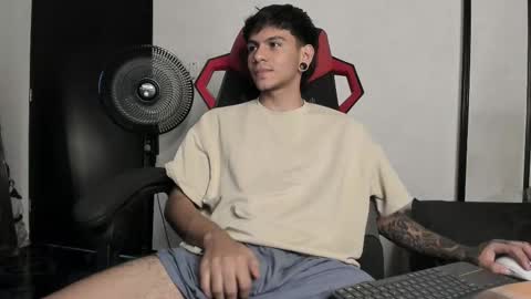 Snapshot of austin_falcon chatting on February 2025 12:30:02 AM Austin online show from February 2025 12:30:02 AM