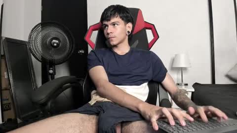 Snapshot of austin_falcon chatting on February 2025 08:03:01 PM Austin online show from February 2025 08:03:01 PM