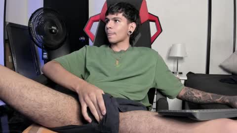 Snapshot of austin_falcon chatting on February 2025 11:08:02 PM Austin online show from February 2025 11:08:02 PM