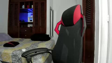 Snapshot of austin_falcon chatting on November 2025 12:05:02 PM Austin online show from November 2025 12:05:02 PM