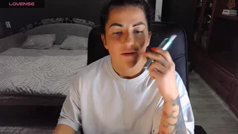 Ava online show from November 2025 06:07:02 PM