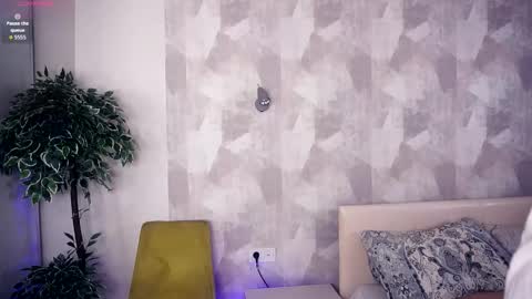 avaobierne online show from December 2025 07:20:01 PM