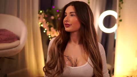 Snapshot of avashay chatting on January 2025 11:13:01 PM Carina online show from January 2025 11:13:01 PM