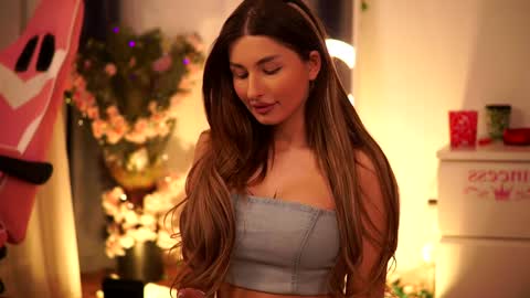 Snapshot of avashay chatting on February 2025 04:46:01 AM Carina online show from February 2025 04:46:01 AM