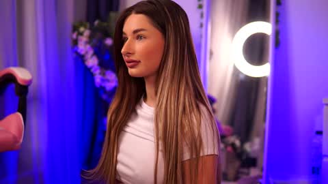 Snapshot of avashay chatting on February 2025 10:21:02 PM Carina online show from February 2025 10:21:02 PM