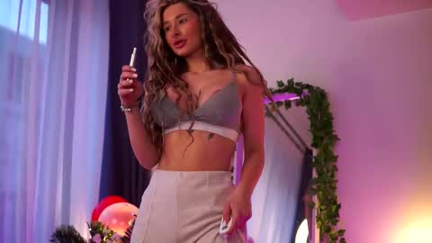 Snapshot of avashay chatting on February 2025 05:26:02 AM Carina online show from February 2025 05:26:02 AM