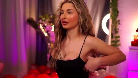 Snapshot of avashay chatting on February 2025 08:50:02 PM Carina online show from February 2025 08:50:02 PM