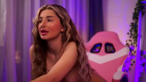 Snapshot of avashay chatting on February 2025 02:56:01 AM Carina online show from February 2025 02:56:01 AM