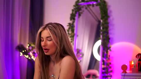 Snapshot of avashay chatting on February 2025 12:41:01 AM Carina online show from February 2025 12:41:01 AM