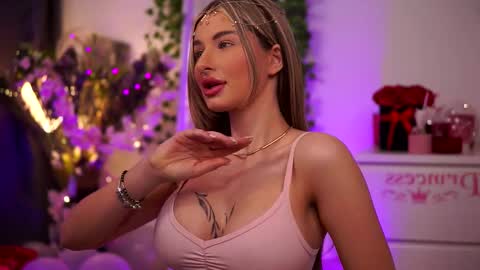 Snapshot of avashay chatting on February 2025 01:04:02 AM Carina online show from February 2025 01:04:02 AM