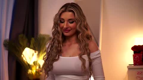 Snapshot of avashay chatting on March 2025 05:20:01 AM Carina online show from March 2025 05:20:01 AM