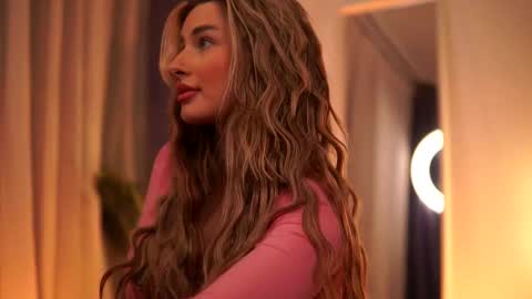 Snapshot of avashay chatting on March 2025 02:14:02 AM Carina online show from March 2025 02:14:02 AM