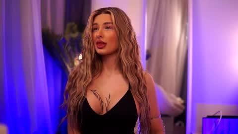 Snapshot of avashay chatting on March 2025 10:54:01 PM Carina online show from March 2025 10:54:01 PM