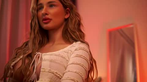 Snapshot of avashay chatting on March 2025 01:58:02 AM Carina online show from March 2025 01:58:02 AM