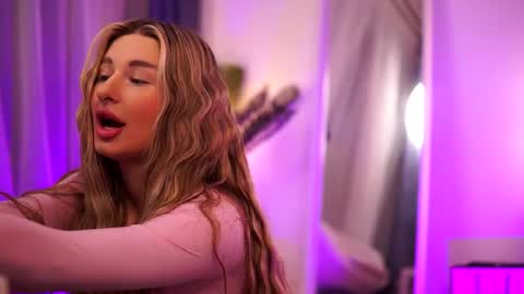 Snapshot of avashay chatting on March 2025 12:04:02 AM Carina online show from March 2025 12:04:02 AM