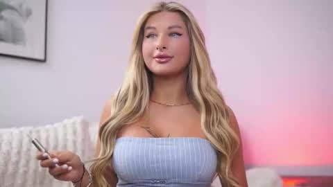 Snapshot of avashay chatting on September 2025 08:56:02 PM Carina online show from September 2025 08:56:02 PM