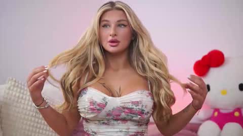 Snapshot of avashay chatting on September 2025 09:18:01 PM Carina online show from September 2025 09:18:01 PM