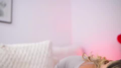 Snapshot of avashay chatting on September 2025 09:40:02 PM Carina online show from September 2025 09:40:02 PM